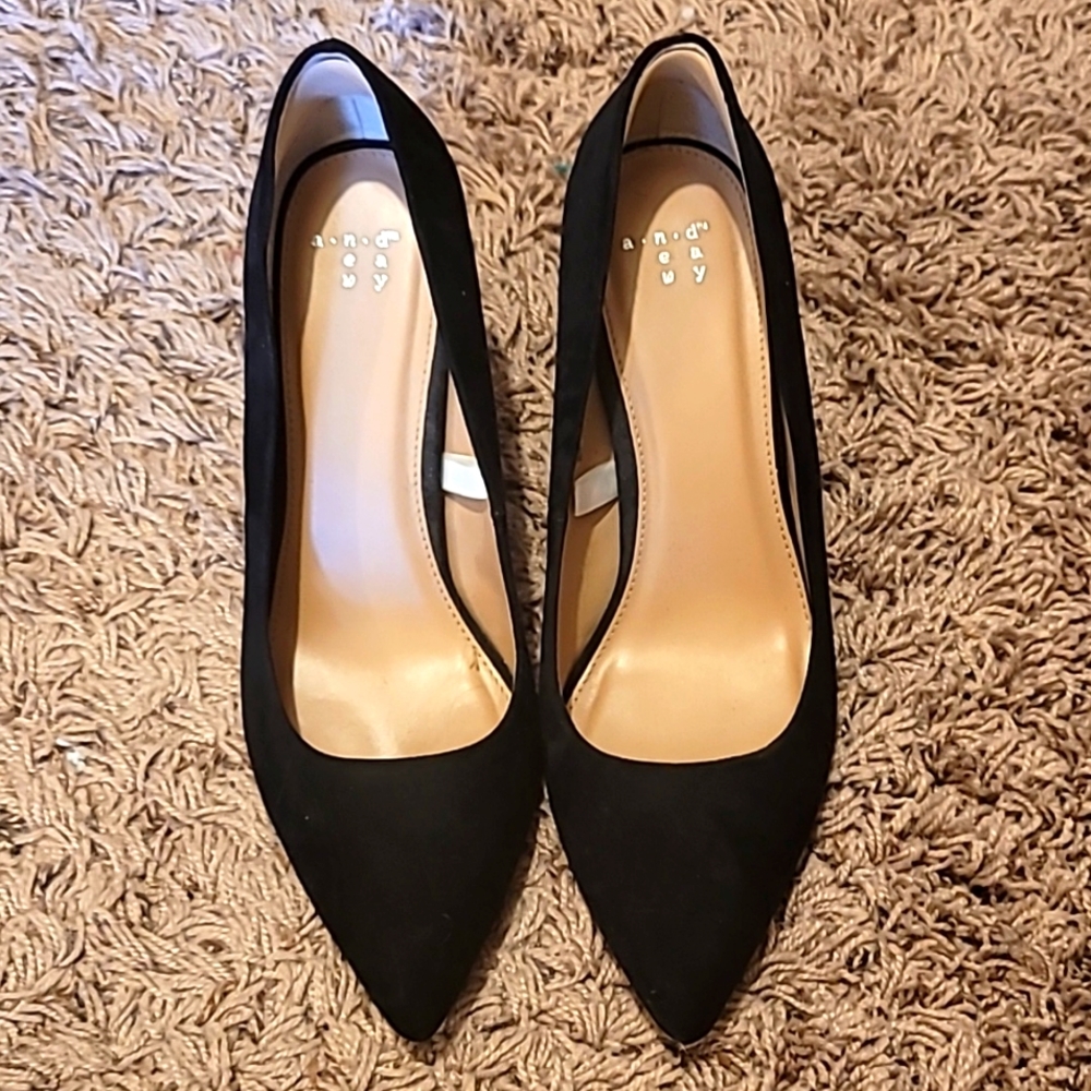 Womens black pumps